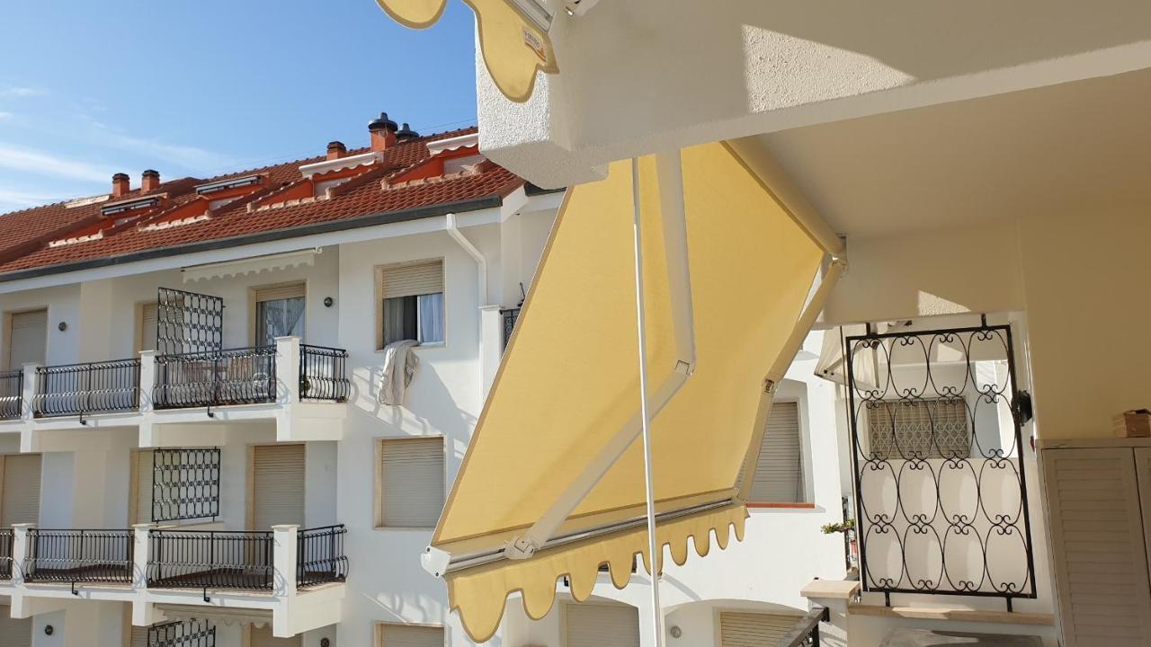 Condominio Ariazzurra S. Bart. San Bartolomeo al Mare Kültér fotó