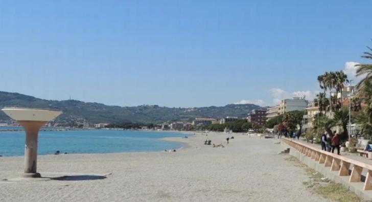 Condominio Ariazzurra S. Bart. San Bartolomeo al Mare Kültér fotó