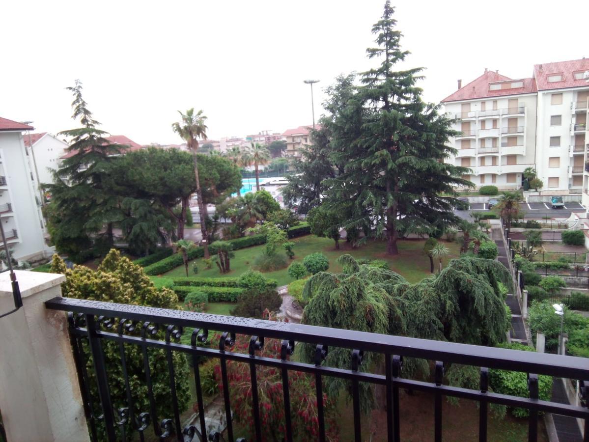 Condominio Ariazzurra S. Bart. San Bartolomeo al Mare Kültér fotó