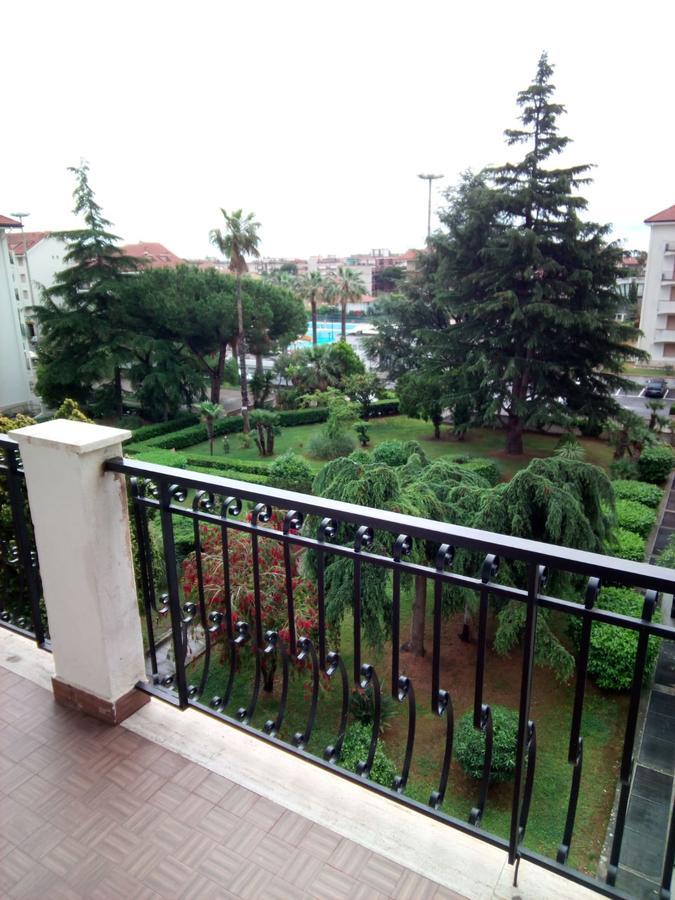 Condominio Ariazzurra S. Bart. San Bartolomeo al Mare Kültér fotó