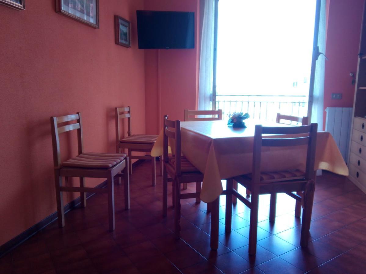 Condominio Ariazzurra S. Bart. San Bartolomeo al Mare Kültér fotó